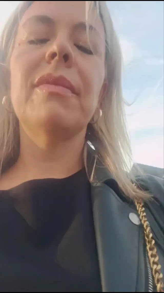 Milfie flashing you at the station