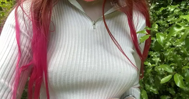flashing and bouncing my boobs whilst on a walk!!