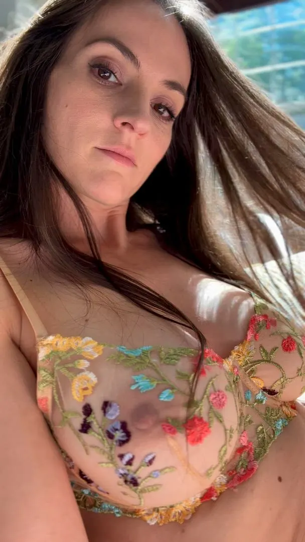 Excuse me, do you have a moment to stroke your cock to me? It would make my day. (F41)