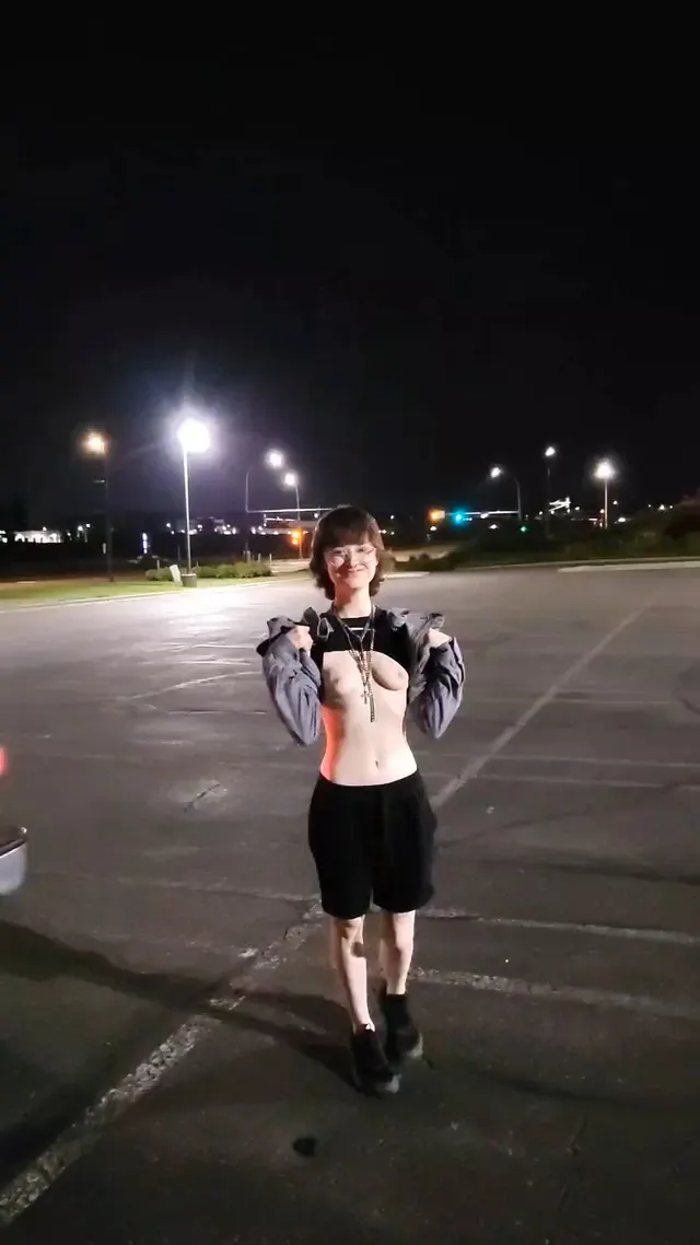 Don't mind me:3 just being a horny lil boi outside