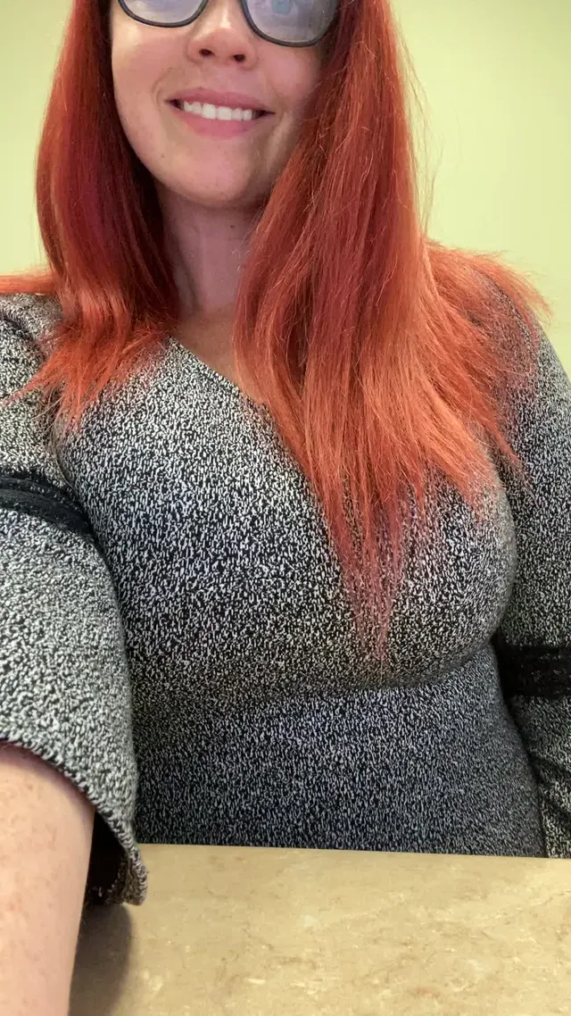 Before shot of the mom in the office next to you, bet if you look hard enough you can see the whole package 😘