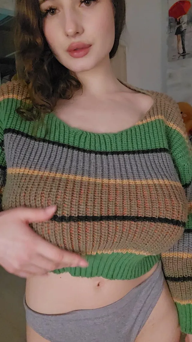 5'1 college girl DROP her 32H tits