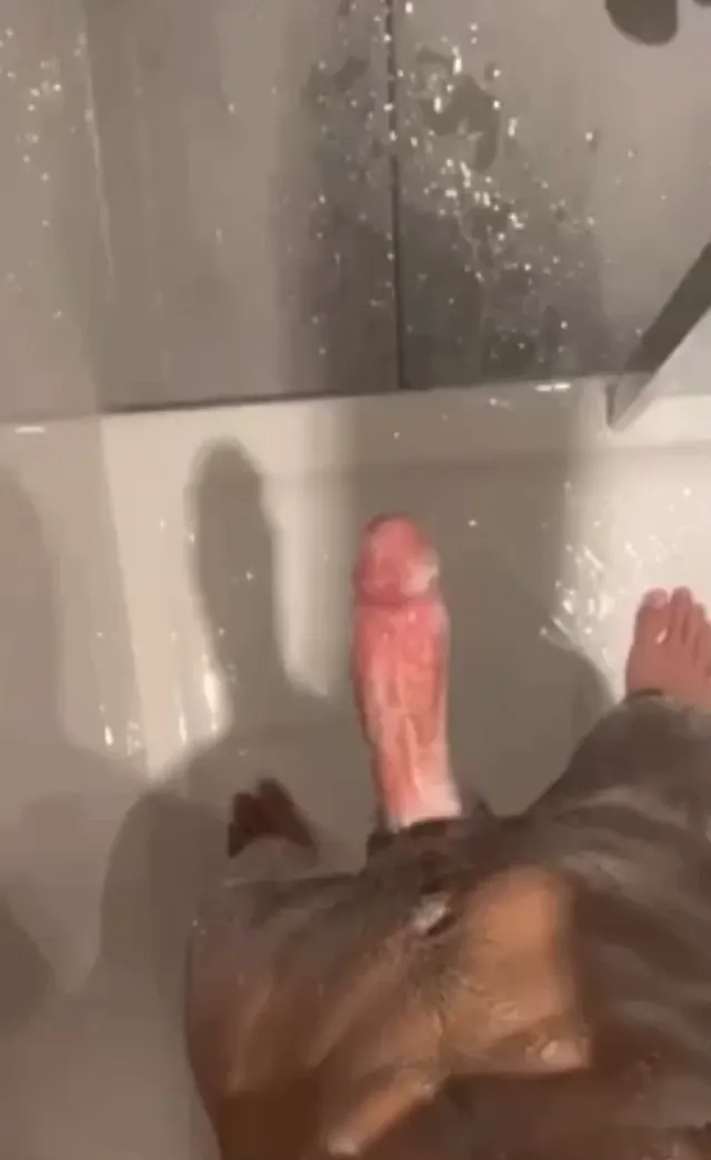 Be honest.. Gay,bi, straight.. how many of you would suck daddy’s cock 😇