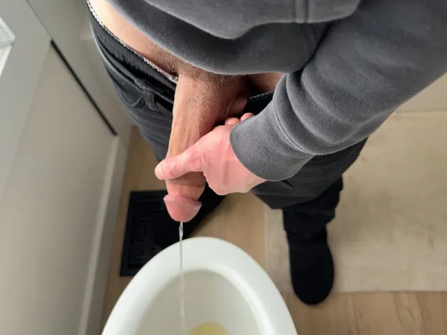 Heavy cock and a heavy flow 😉