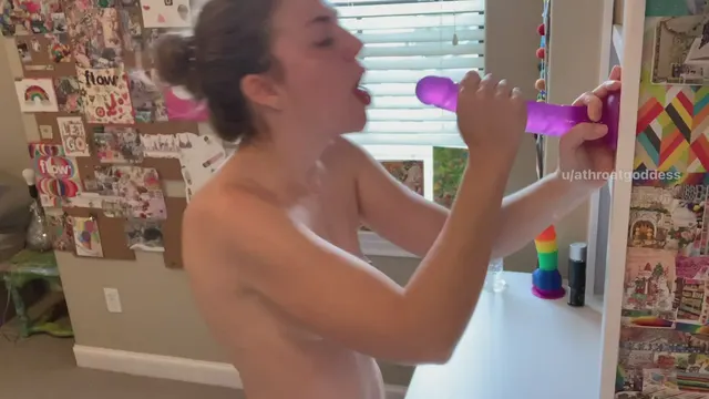 Throat bulge goes crazyyyyy