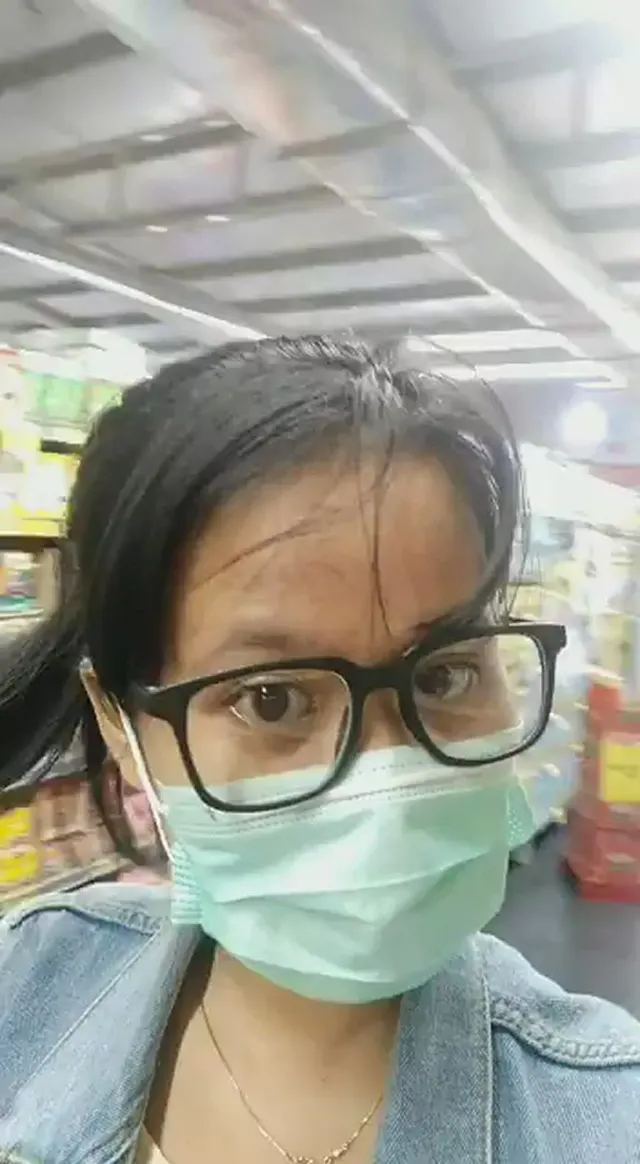 Flashing her big tits in the grocery store