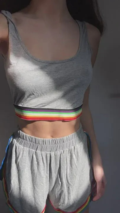 I’m only 18 years and 3 months old but I know how to please you😘