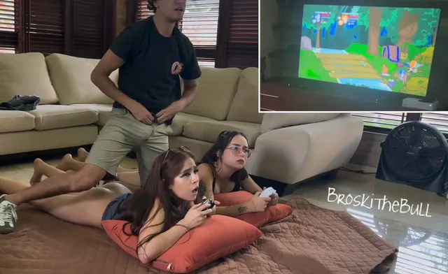 These girls like Castle Crashers almost as much as sucking dick