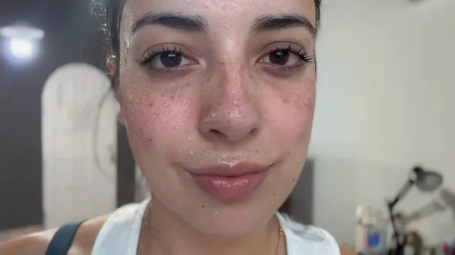 Just watch the video and let yourself be carried away by the pleasure of the sweat running over the body of a completely aroused and sweaty fitness woman