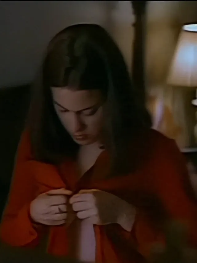 Elizabeth Cromwell - The Stranglers Wife (2002)