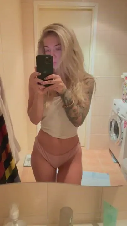 Anyone is in love with petite blondes? Im here