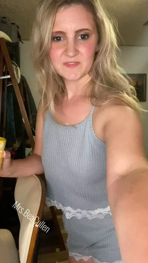 A morning milfie from your favorite milf