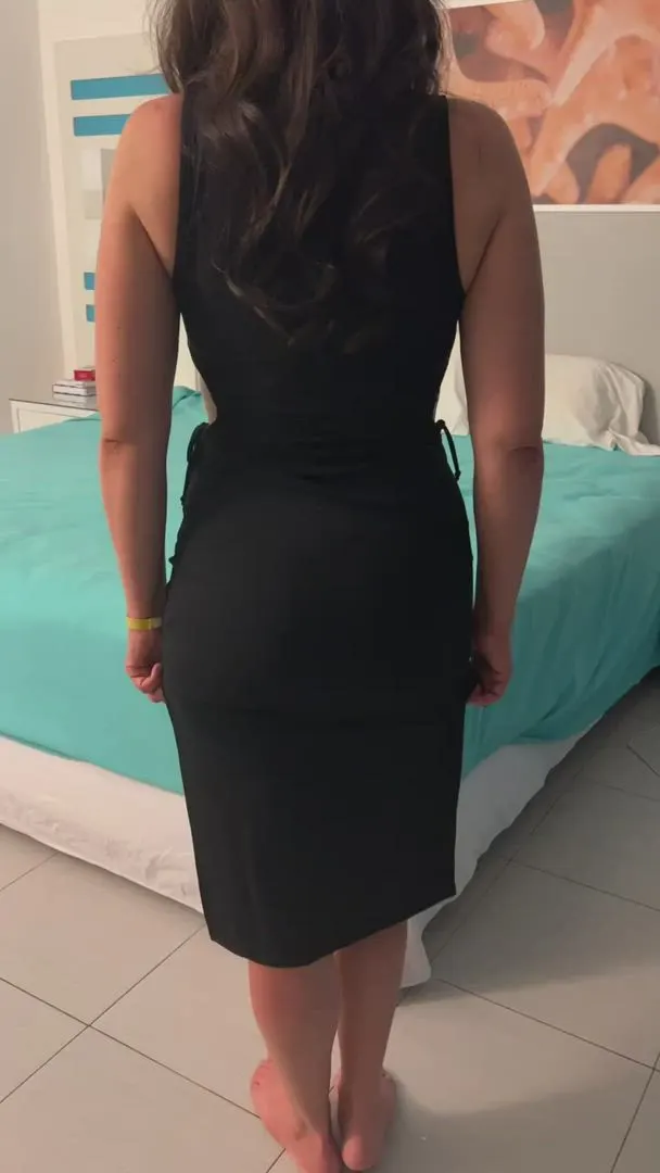 👗 Time to change! How do you like my 35yo MILF ass? 🍆💋