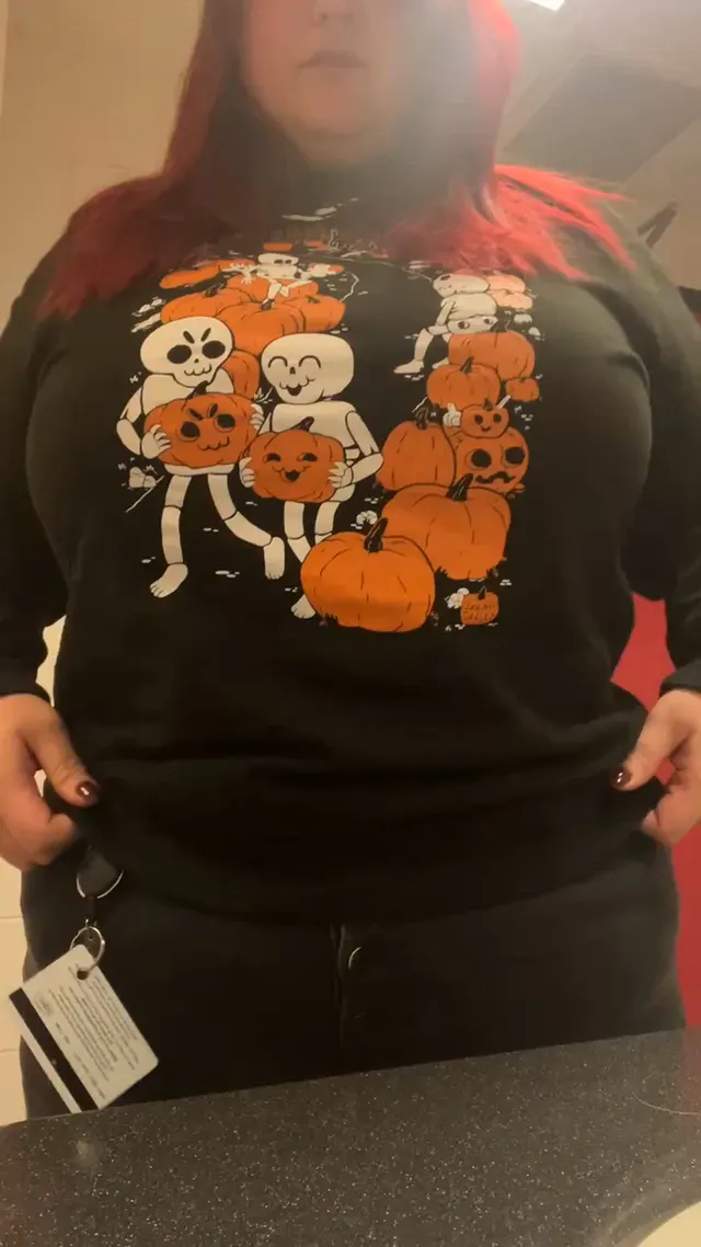 Something about exposing myself in a public bathroom gets me going 💦