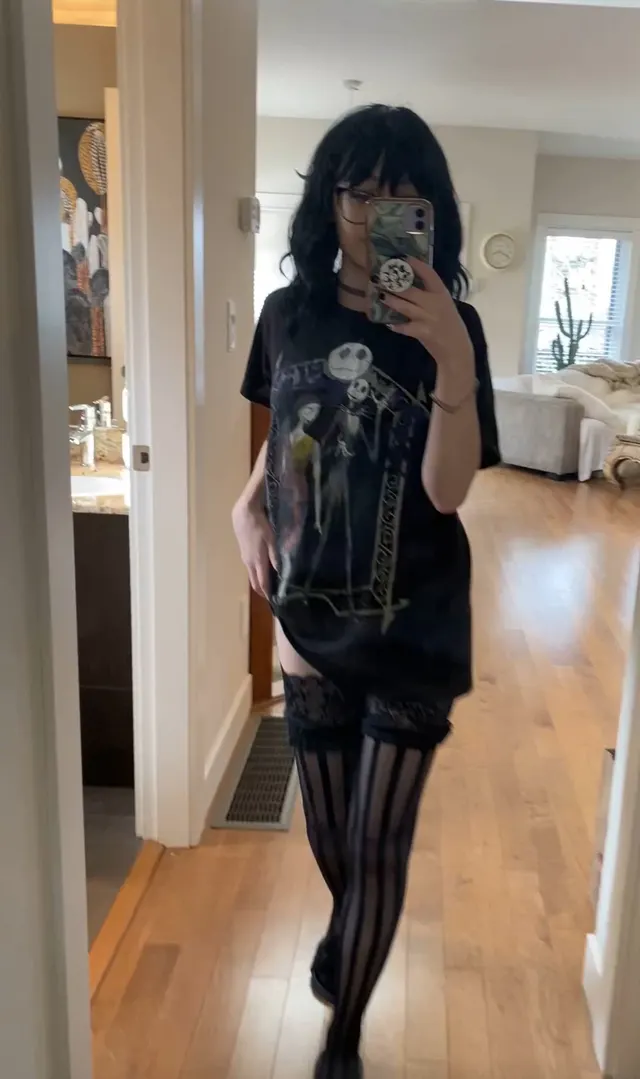 Single childless goth nerd who still looks like this at 32, would we be fucking anyway?
