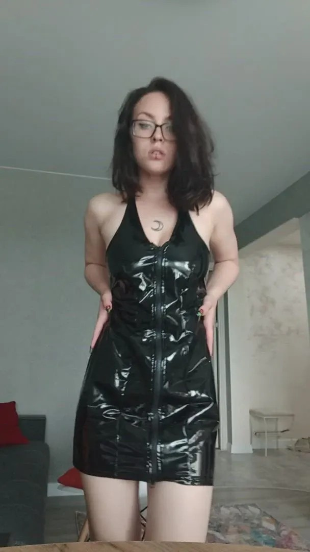 Can I not wear underwear under my dress for a walk?