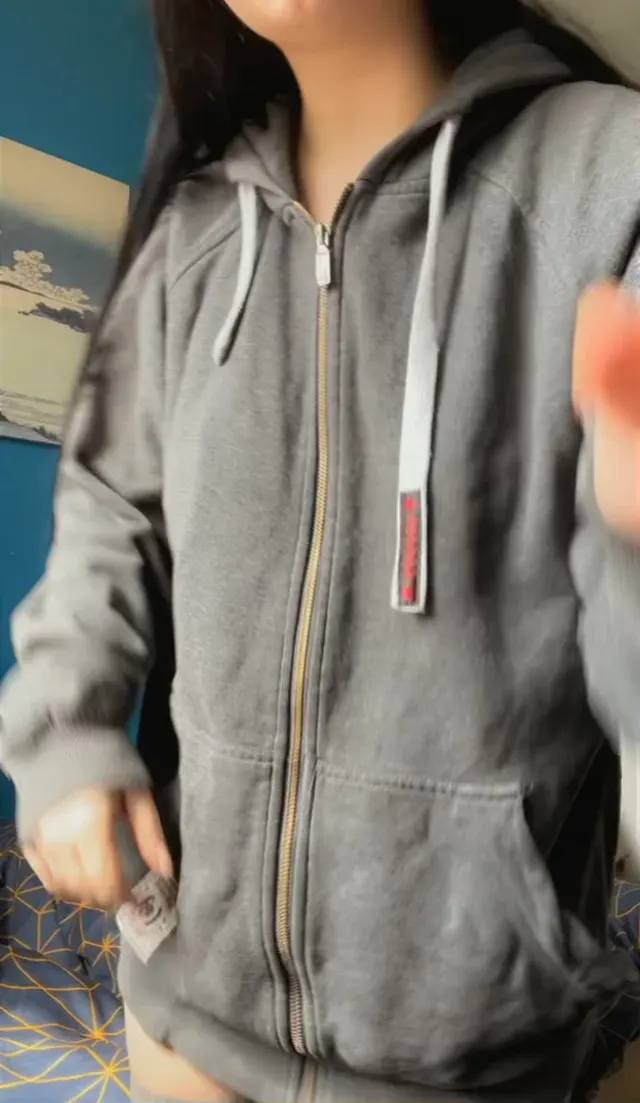 5’0, 130lbs of a polish girl. And I think I’m really fuckable!