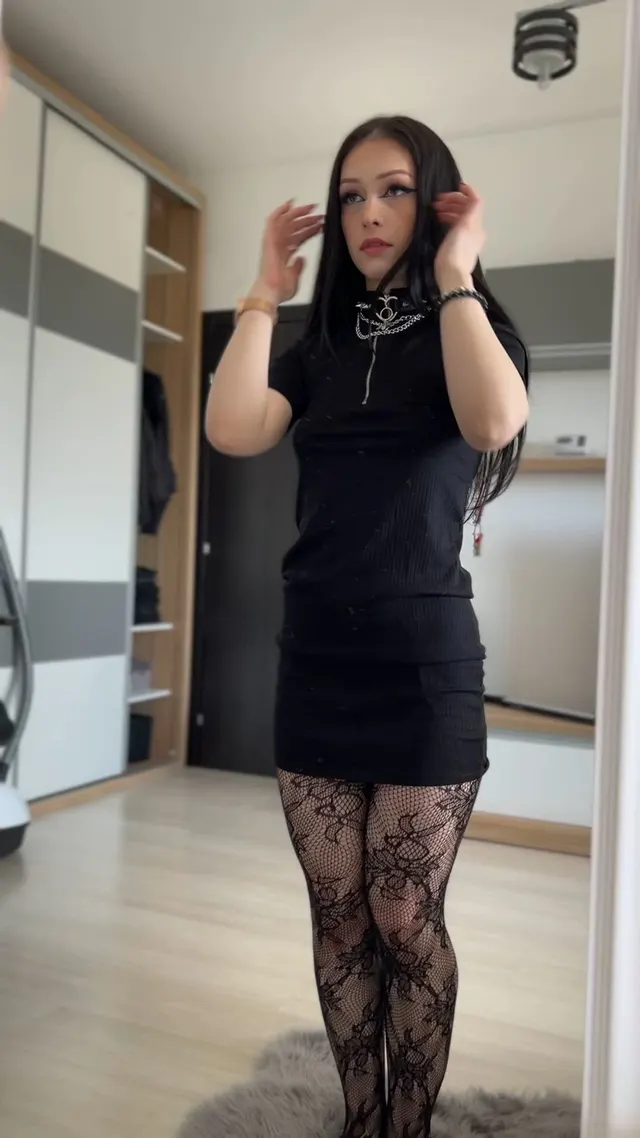 Little goth slut showing off my holes 🖤