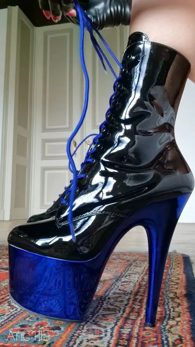 Metallic blue is so pretty