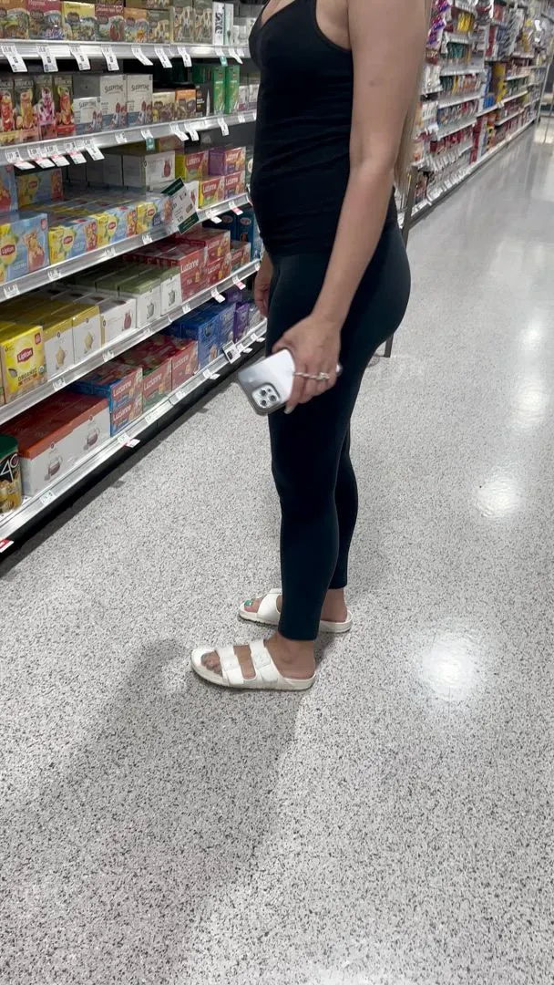 Perfect example of what a grumpy wife tittie flash looks like… lmao… I’m a brat sometimes… (all the time)