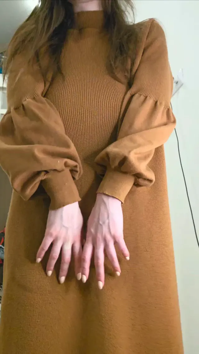 Few guys in college know what's hidden under my baggy clothes 😏