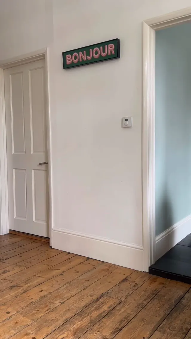 Oops bro, I accidentally dropped my pen! 🍑