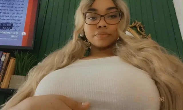 Could you hold these for me?🥺 oc