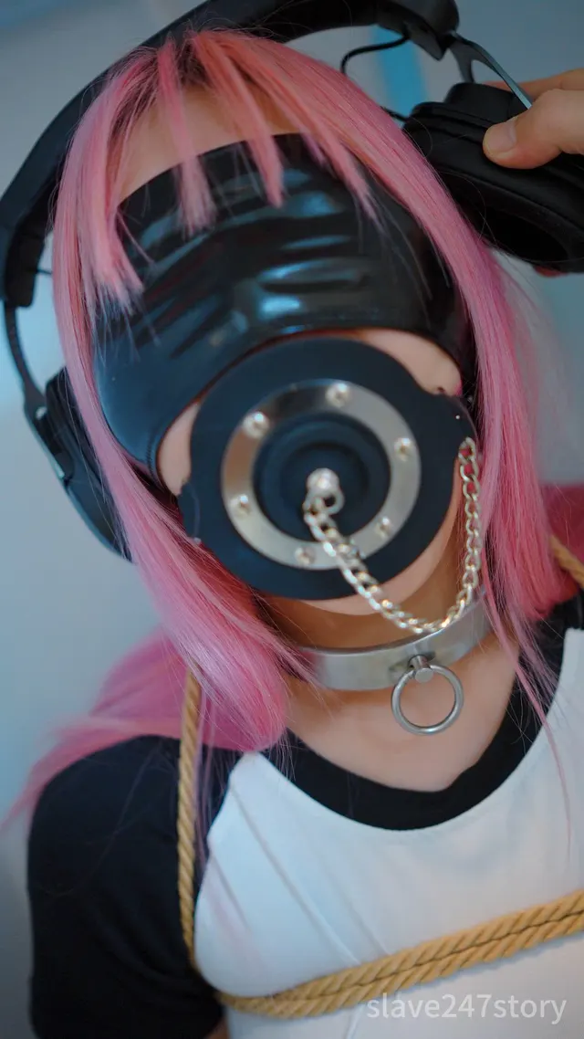 This gag is too big… drooling and held open for use [F]