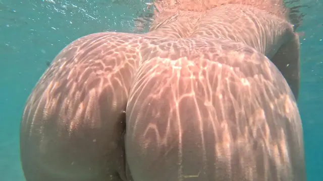 Salty pussy underwater