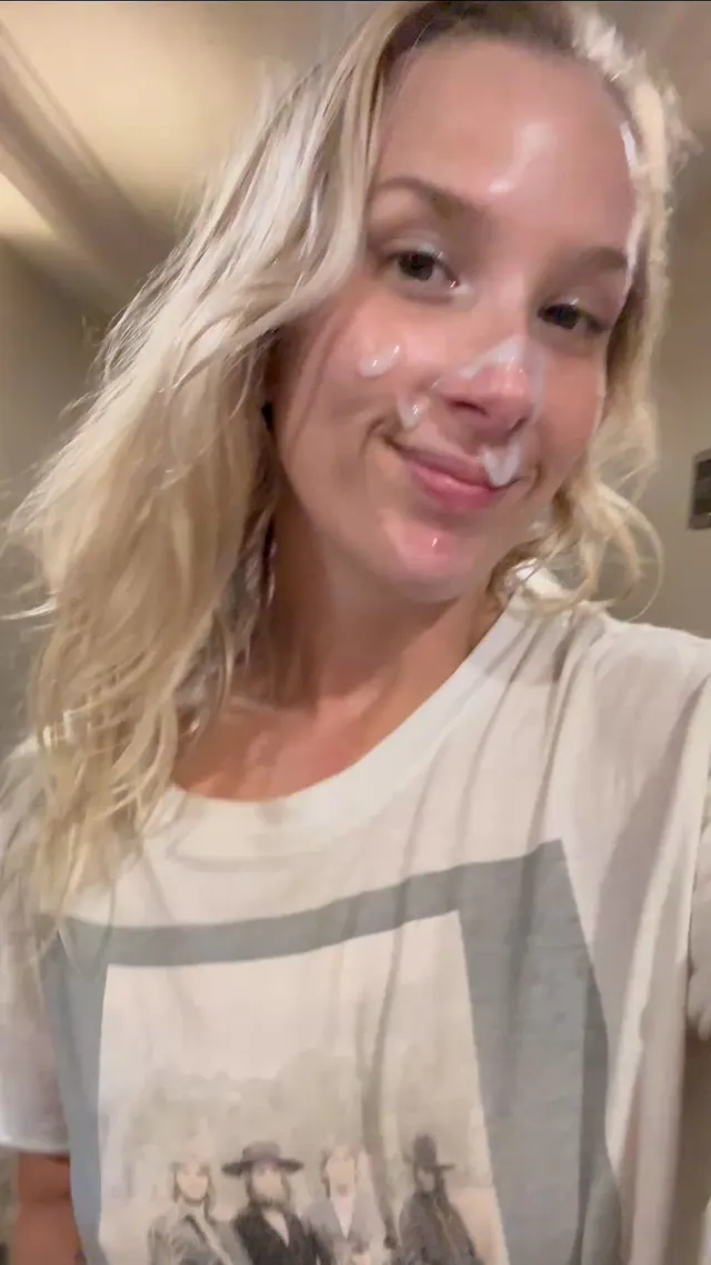 just got off a long flight and the first thing he does is cum on my face ✈️ cumwalk in hotel hallway