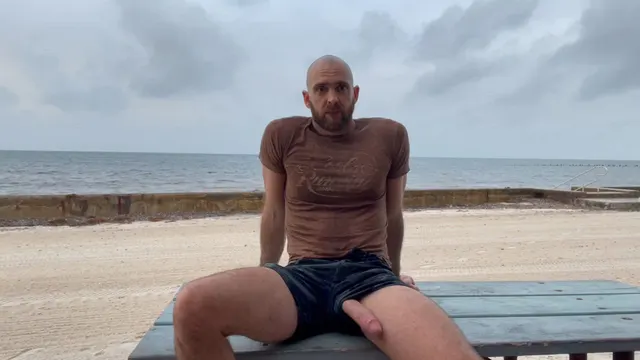 Cumming at the beach