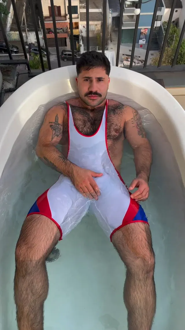 Wet in my singlet, who wants to take it off?