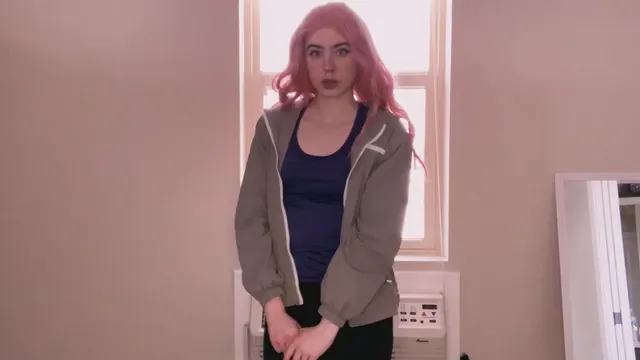 It started with an innocent workout... and it ended with a dildo stretching out my pussy 👀