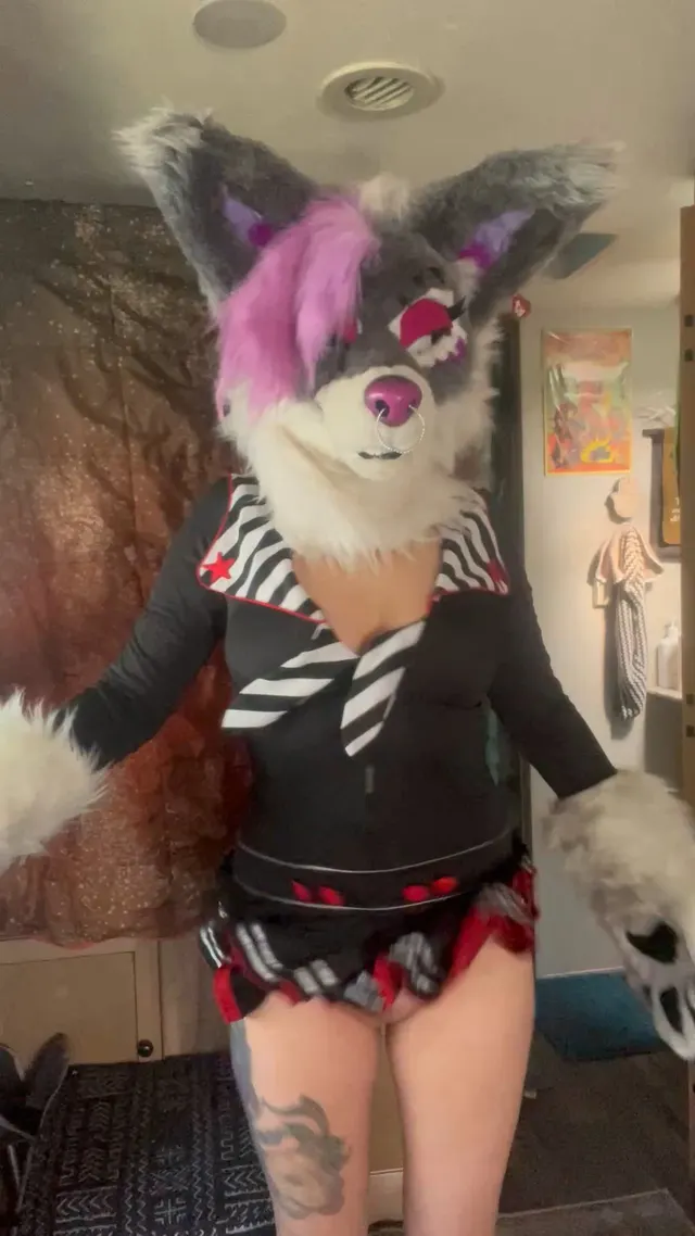 Happy Hearts day! I’ll be your foxy 💝 Valentine