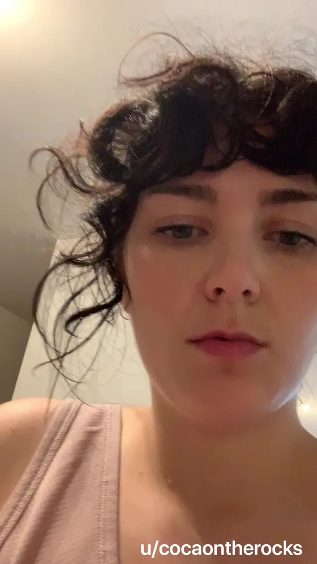 Posing with my mess in the kitchen 😳😅