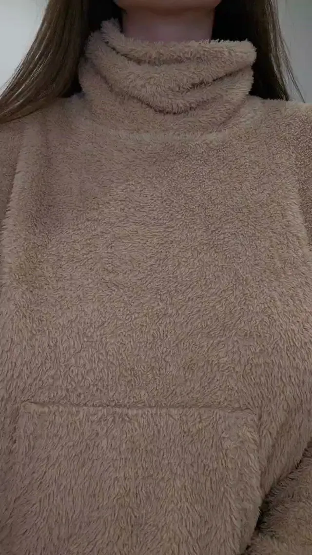 Indecently huge tits 🤯