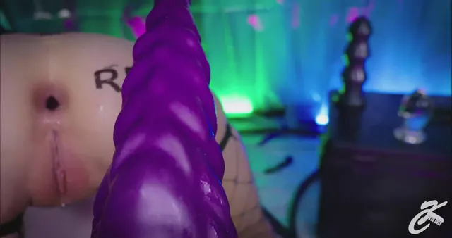 I can't get enough of this jumbo cock