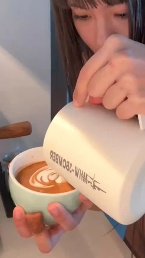 My hair is still wet 🙈 but here’s ur morning coffee 😚💕