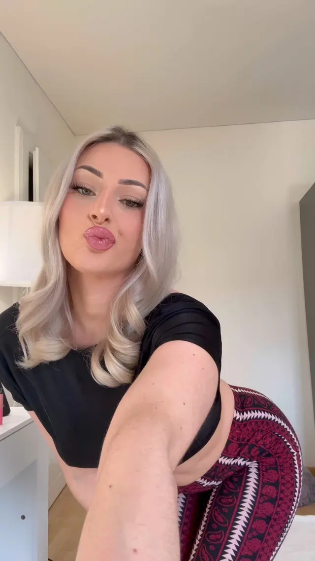 These tribal print leggings were made to hug every curve