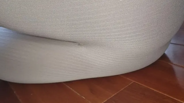 My girl wetting her leggings with so much pee