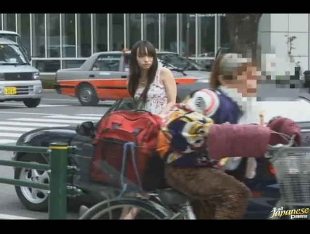 Using a vibrator in the middle of a street...