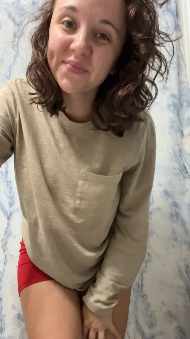 I’m the girlfriend that’ll steal your clothes to sleep in 