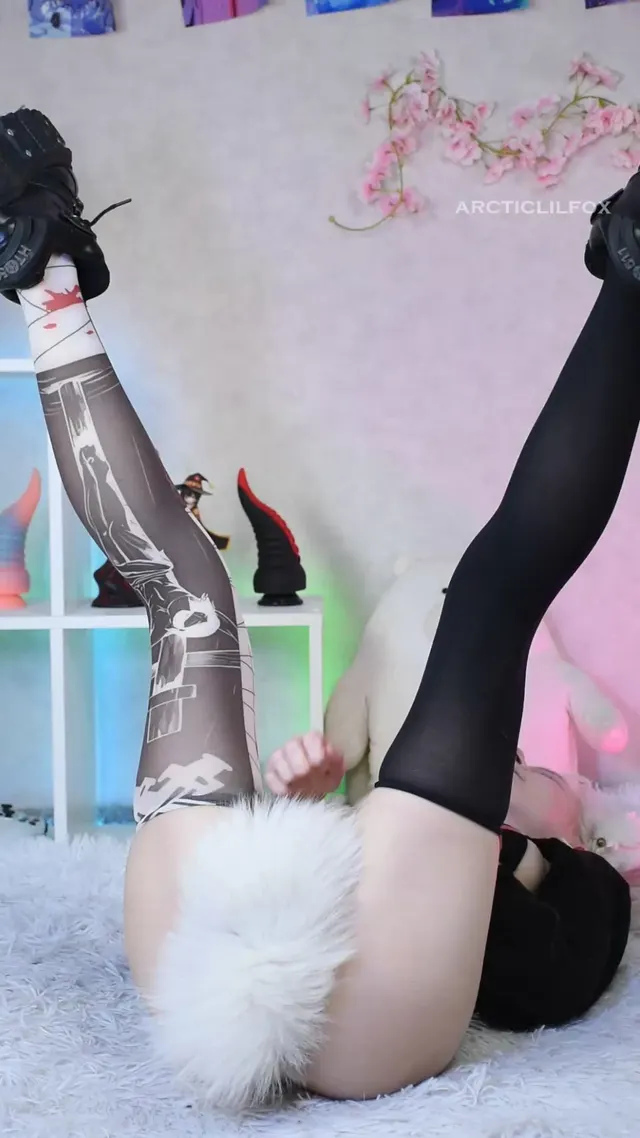 Meow-ster, you should pet meow tail more often👉👈