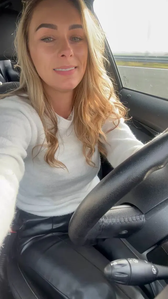 Flashing while on my way to work... (accountant, 35yo)