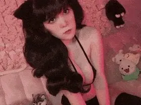 Who wants a catgirl for Christmas?🎁