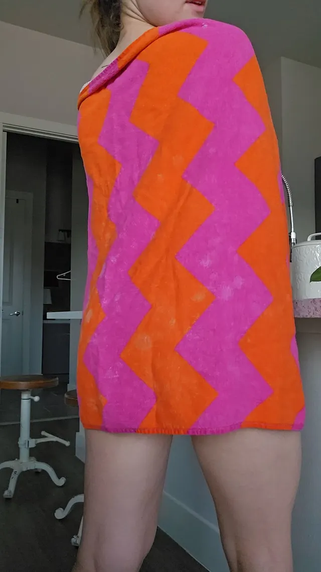 Jerk off and cum when I spread it