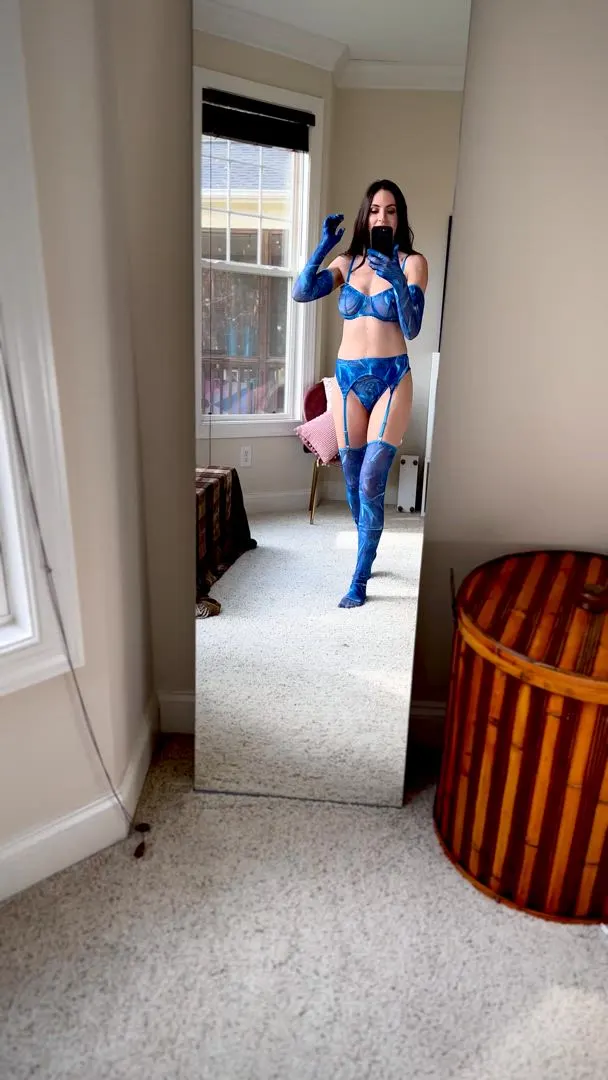 I saw this set and curiosity got the best of me. What do you think? MILF Monday worthy? (F41)