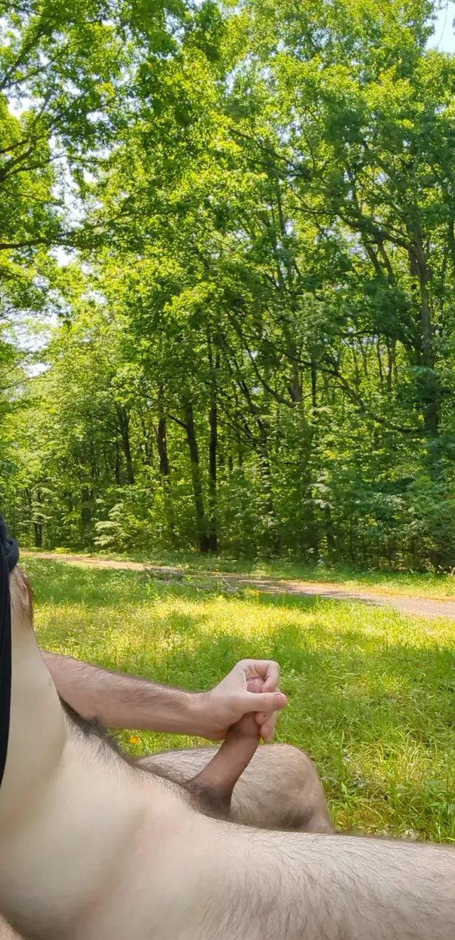 Got caught jerking off in the park today (18 y/o, dms open)