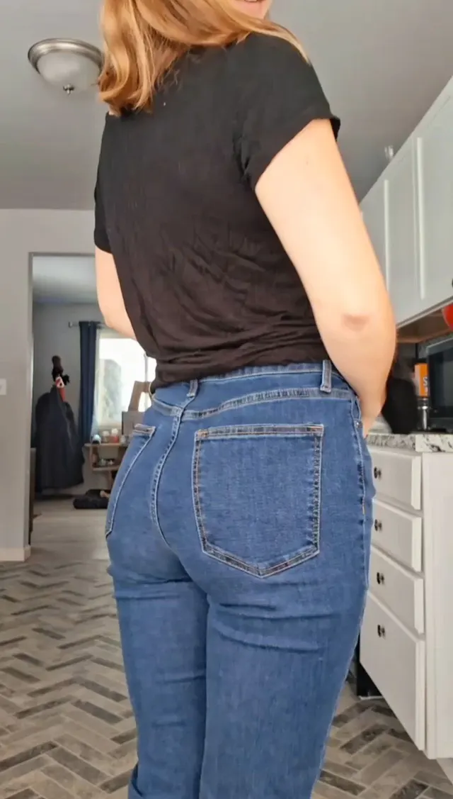 Running errands today, but not before I flash my buns :)