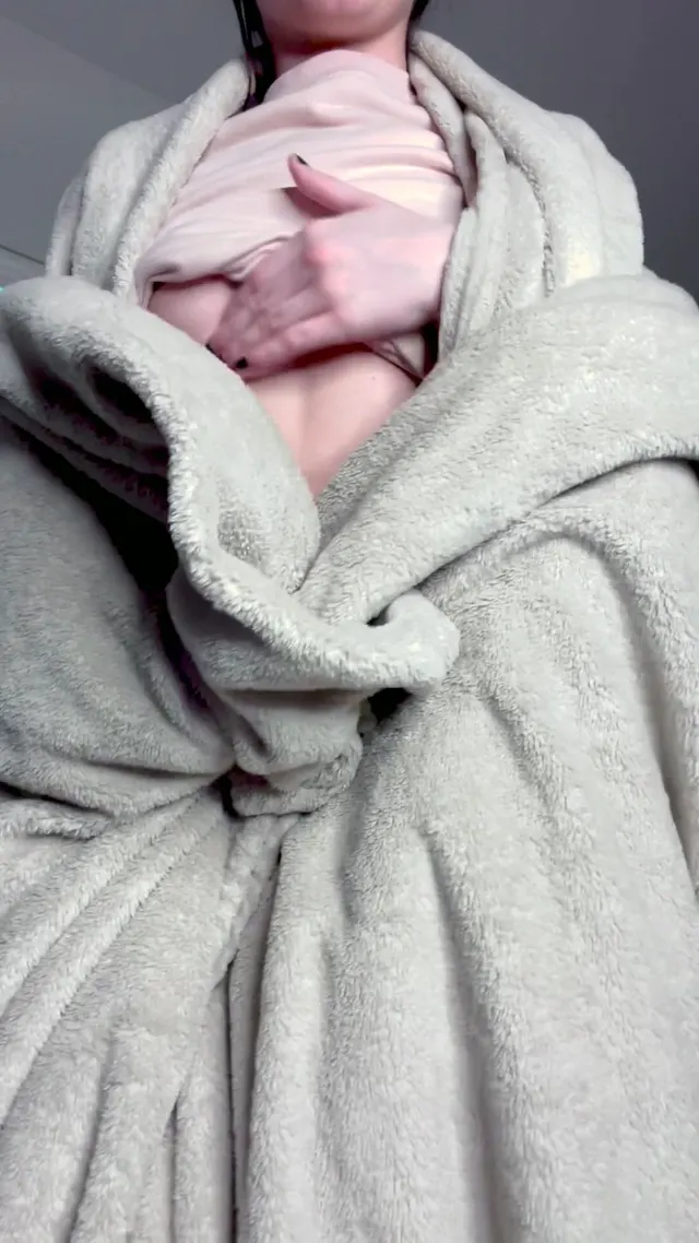 so tiny up top and very bouncy in the back 💕